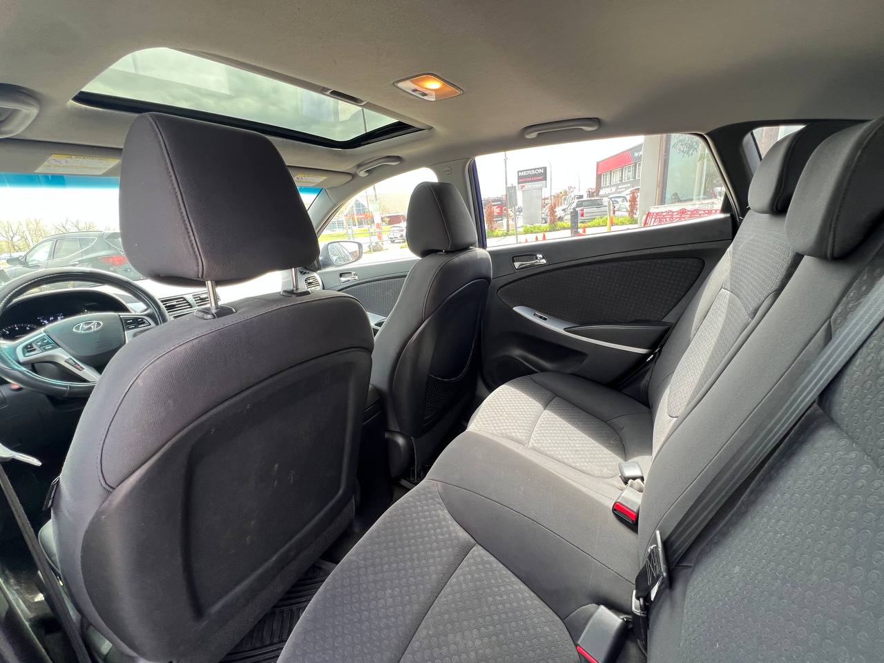 2013 Hyundai Accent GLS**Toit Ouvrant**SIEGES CHAUFFANTS**dÉmarreur a distance** Image principale