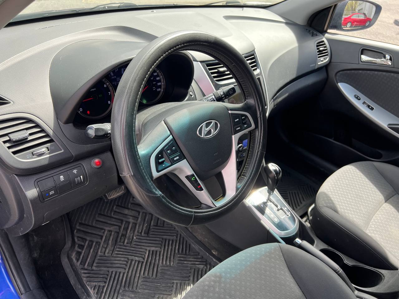 2013 Hyundai Accent GLS**Toit Ouvrant**SIEGES CHAUFFANTS**dÉmarreur a distance** Image principale