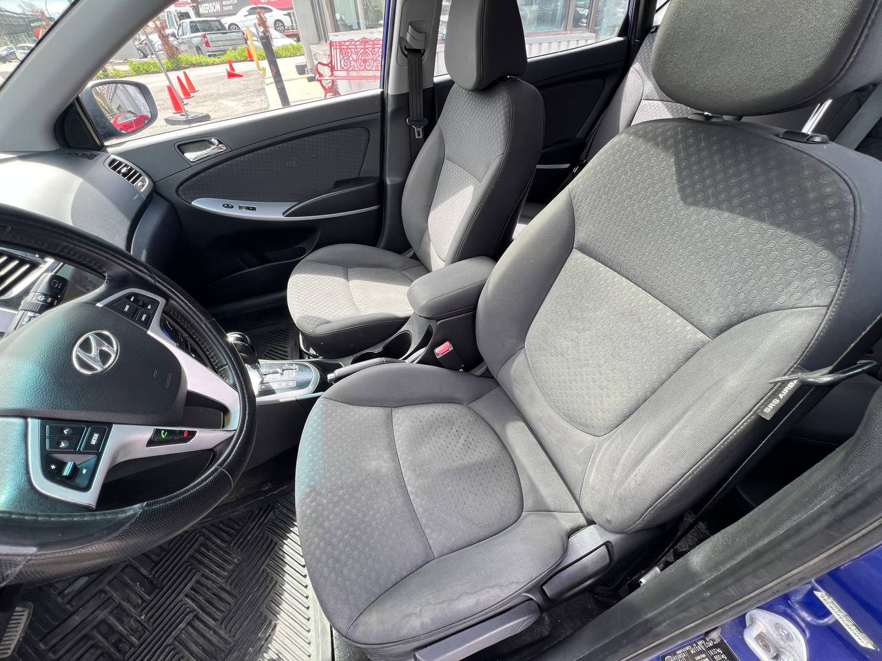 2013 Hyundai Accent GLS**Toit Ouvrant**SIEGES CHAUFFANTS**dÉmarreur a distance** Image principale