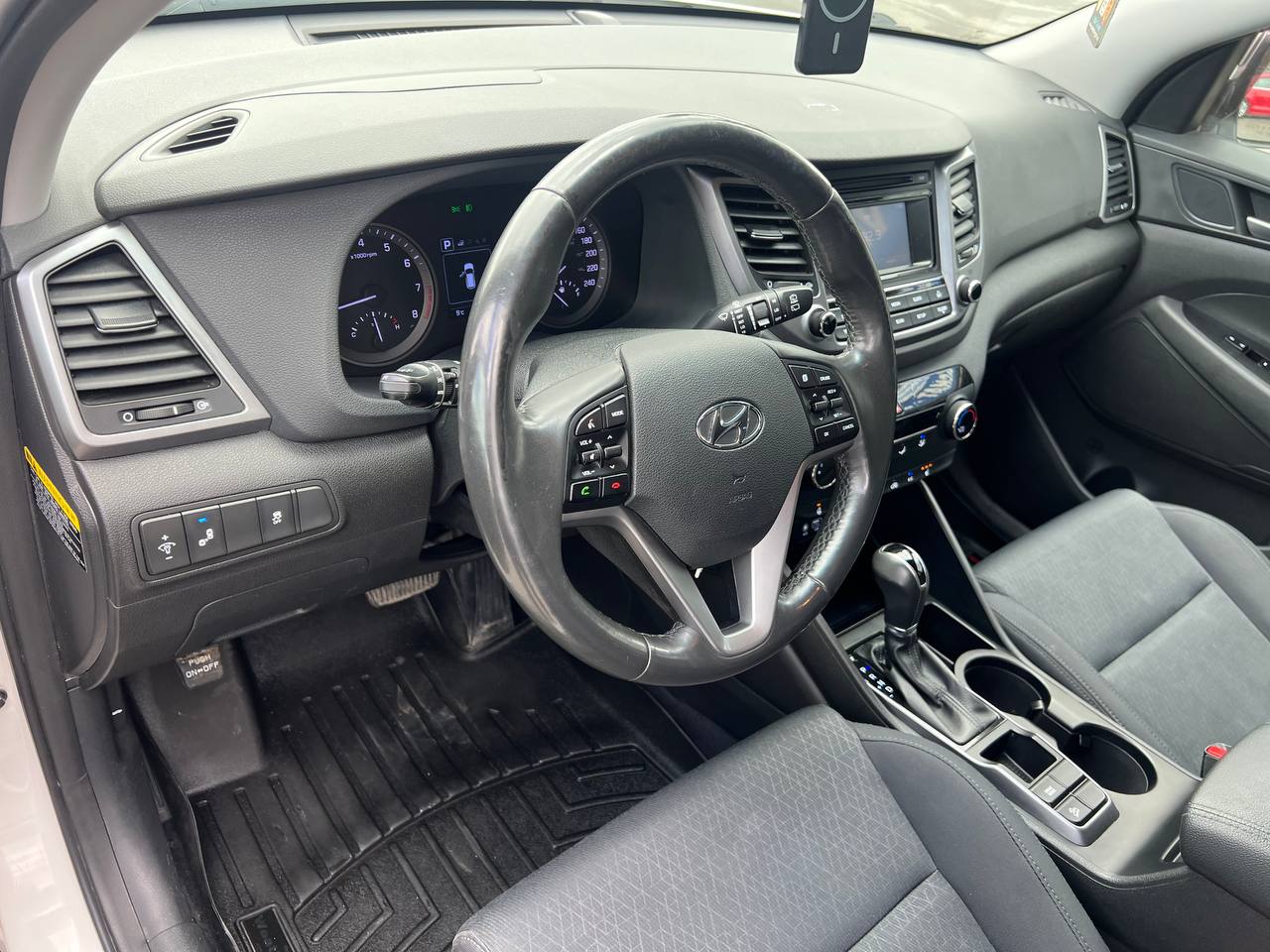 2017 Hyundai Tucson Premium**SAAQ Certifie**CAMERA DE RECUL**ANGLE MORT**SIEGES CHAUFFANTS**Volant Chauffant**MAGS Image principale