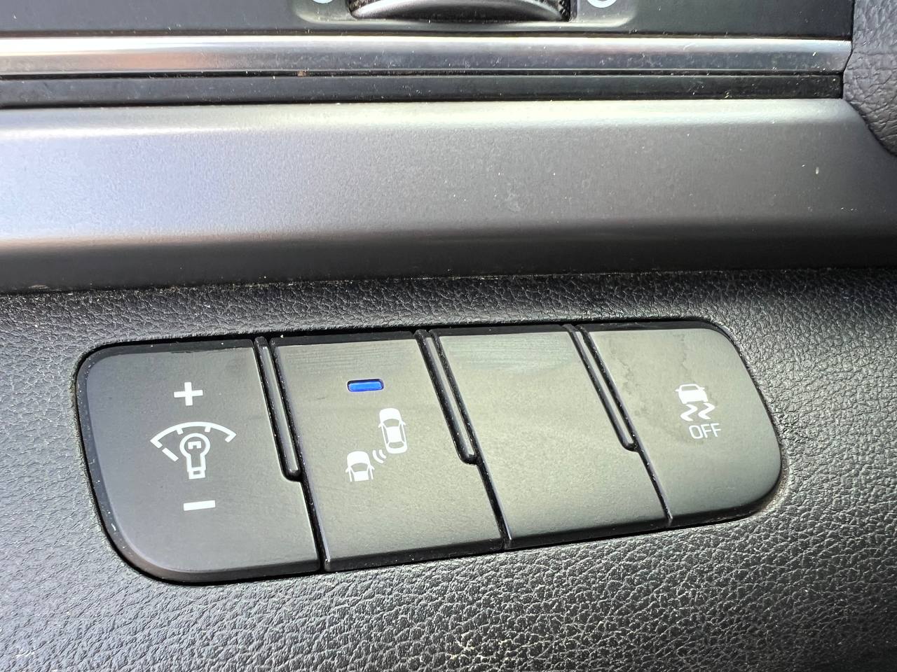 2017 Hyundai Elantra GL**SAAQ Certifie**CAR PLAY**CAMERA DE RECULE**SIEGES CHAUFFANTS**VOLANT CHAUFFANTS**ANGLE MORT**MAGS** Image principale