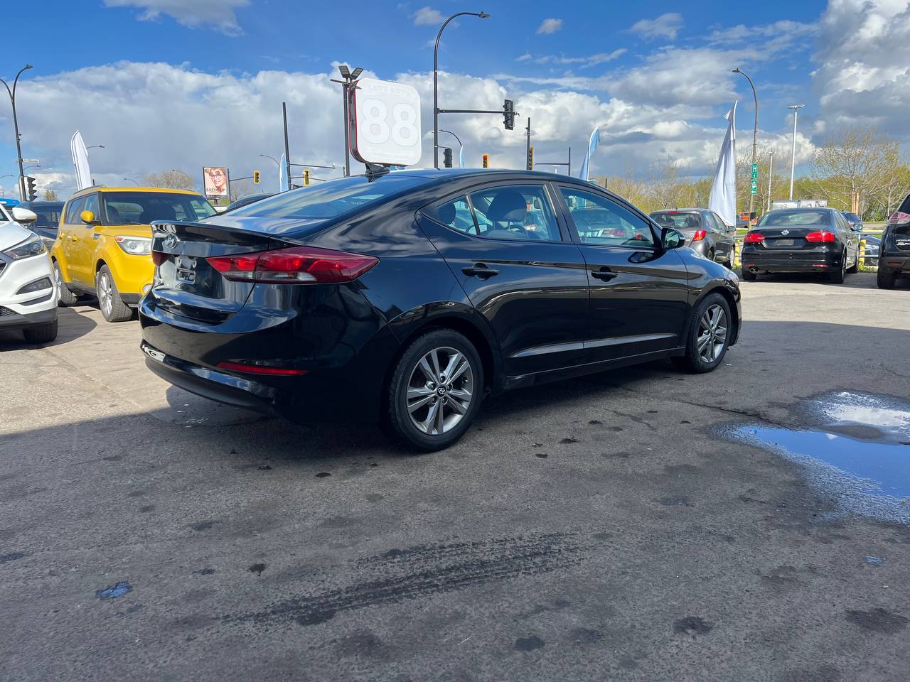 2017 Hyundai Elantra GL**SAAQ Certifie**CAR PLAY**CAMERA DE RECULE**SIEGES CHAUFFANTS**VOLANT CHAUFFANTS**ANGLE MORT**MAGS** Image principale