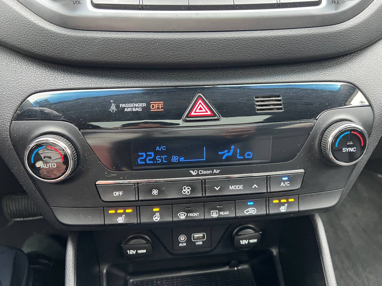 2017 Hyundai Tucson SE**Jamais Accidentee**SAAQ Certifie**TOIT OUVRANT PANORAMIQUE**SIEGE EN CUIR**CAMERA DE RECUL**SIEGES CHAUFFNATS AVANT ET ARRIERE**Volant Chauffant**Alerte d'angle Mort**MAGS** Image principale
