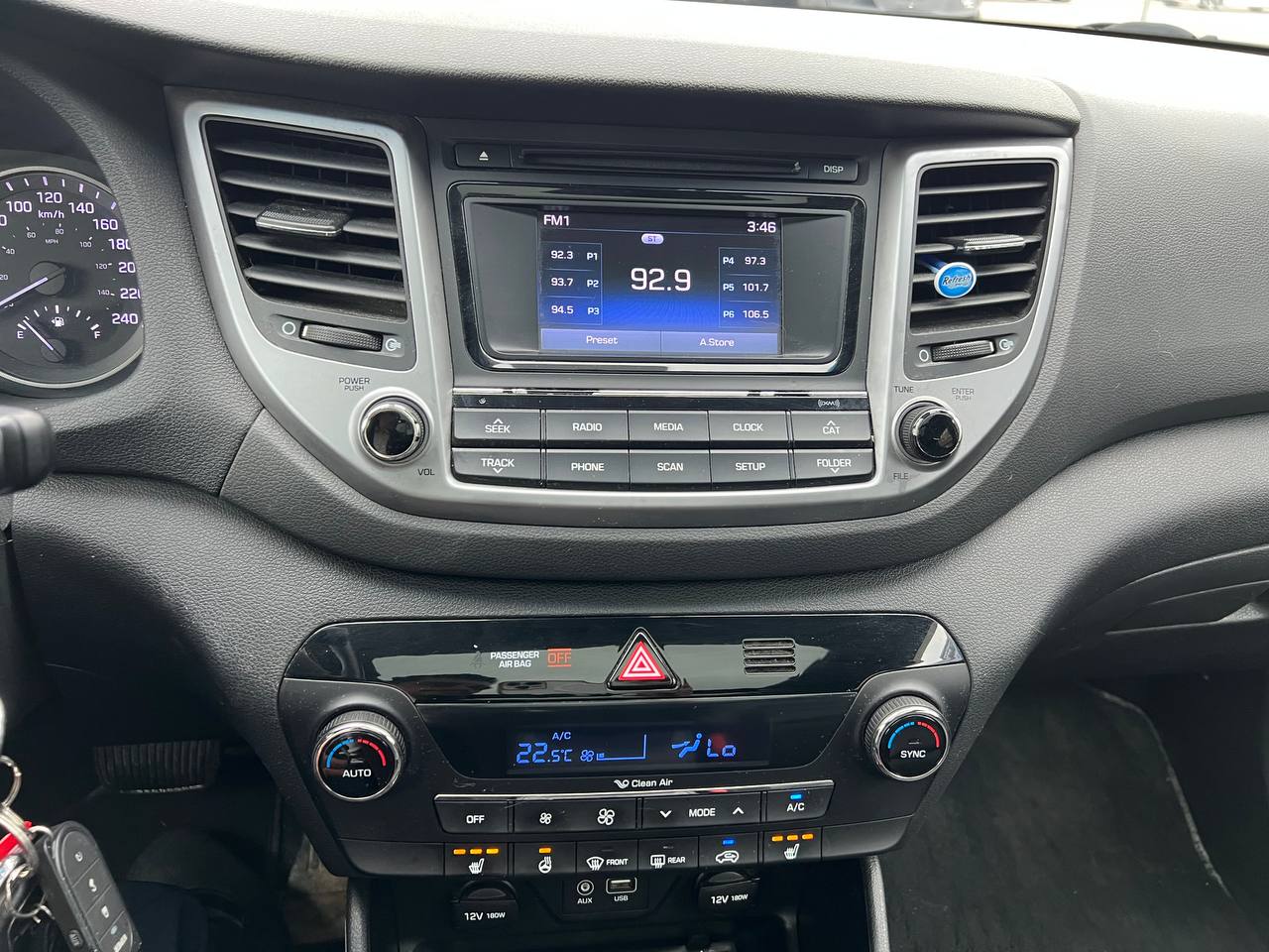 2017 Hyundai Tucson SE**Jamais Accidentee**SAAQ Certifie**TOIT OUVRANT PANORAMIQUE**SIEGE EN CUIR**CAMERA DE RECUL**SIEGES CHAUFFNATS AVANT ET ARRIERE**Volant Chauffant**Alerte d'angle Mort**MAGS** Image principale