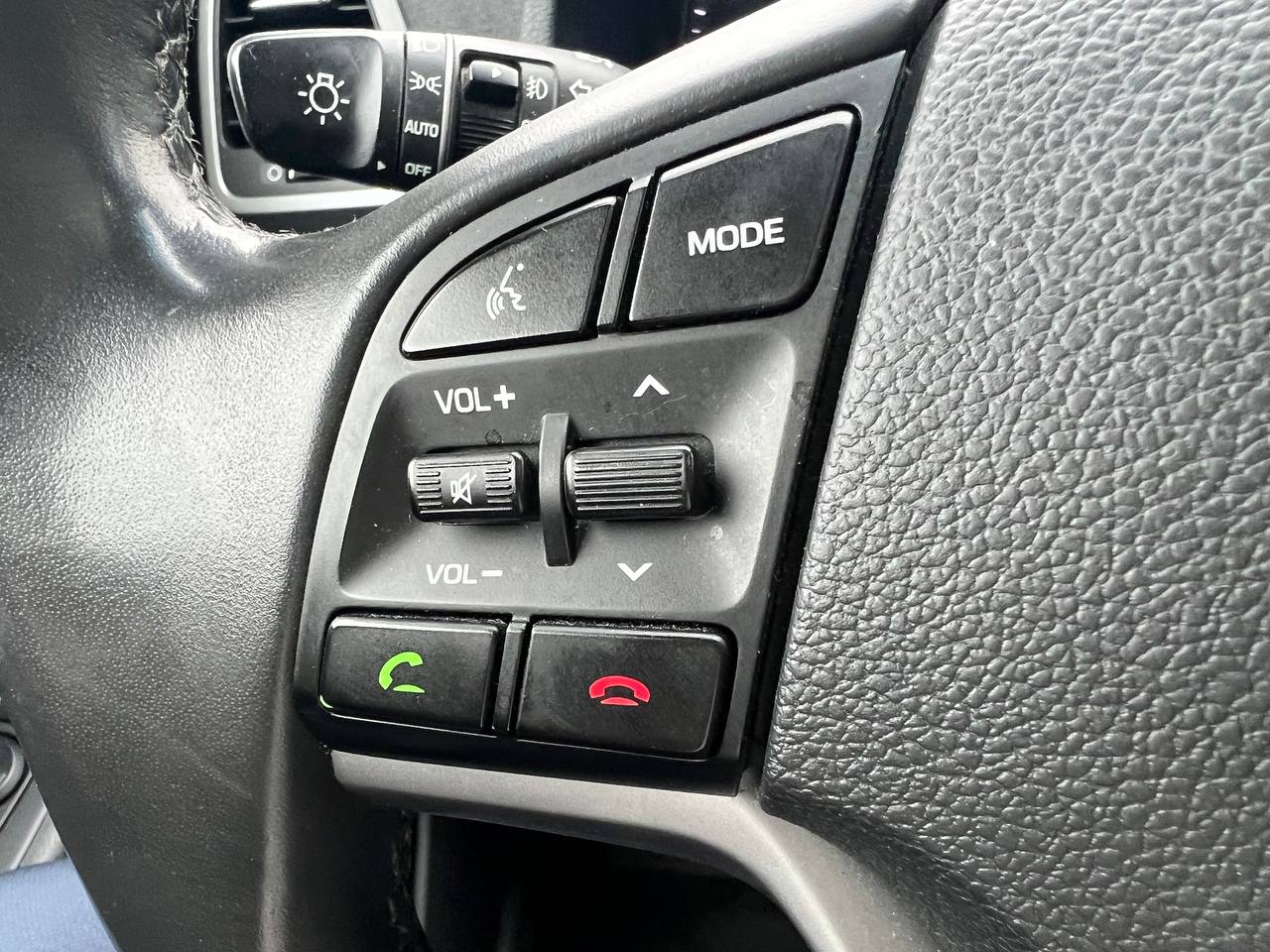 2017 Hyundai Tucson SE**Jamais Accidentee**SAAQ Certifie**TOIT OUVRANT PANORAMIQUE**SIEGE EN CUIR**CAMERA DE RECUL**SIEGES CHAUFFNATS AVANT ET ARRIERE**Volant Chauffant**Alerte d'angle Mort**MAGS** Image principale