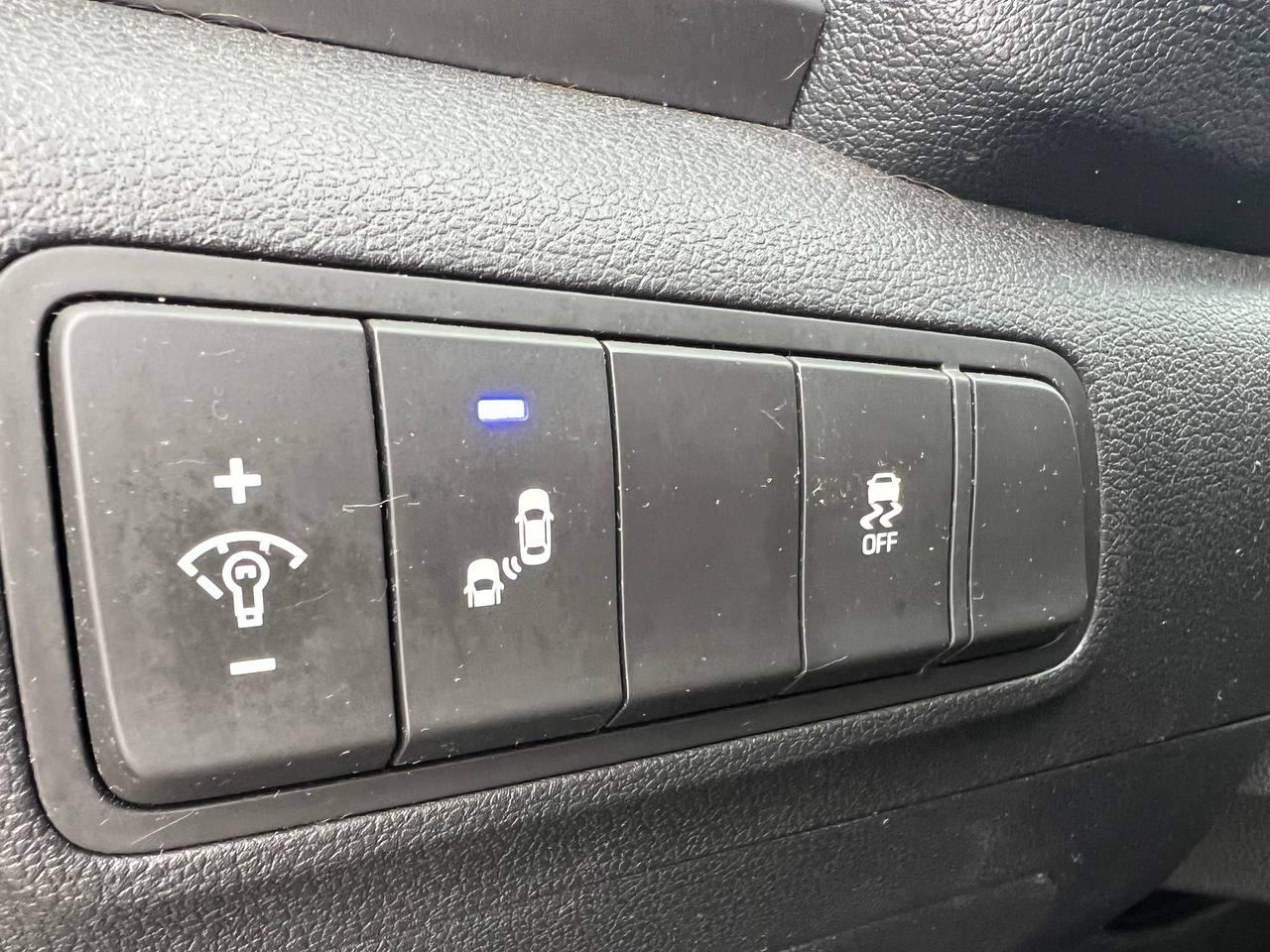 2017 Hyundai Tucson SE**Jamais Accidentee**SAAQ Certifie**TOIT OUVRANT PANORAMIQUE**SIEGE EN CUIR**CAMERA DE RECUL**SIEGES CHAUFFNATS AVANT ET ARRIERE**Volant Chauffant**Alerte d'angle Mort**MAGS** Image principale