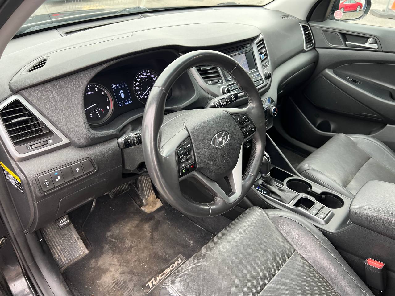 2017 Hyundai Tucson SE**Jamais Accidentee**SAAQ Certifie**TOIT OUVRANT PANORAMIQUE**SIEGE EN CUIR**CAMERA DE RECUL**SIEGES CHAUFFNATS AVANT ET ARRIERE**Volant Chauffant**Alerte d'angle Mort**MAGS** Image principale