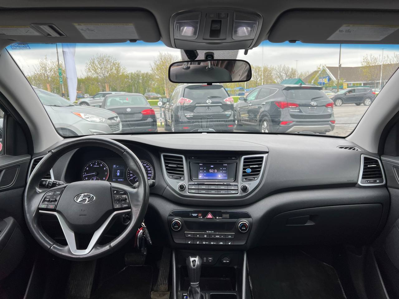 2017 Hyundai Tucson SE**Jamais Accidentee**SAAQ Certifie**TOIT OUVRANT PANORAMIQUE**SIEGE EN CUIR**CAMERA DE RECUL**SIEGES CHAUFFNATS AVANT ET ARRIERE**Volant Chauffant**Alerte d'angle Mort**MAGS** Image principale