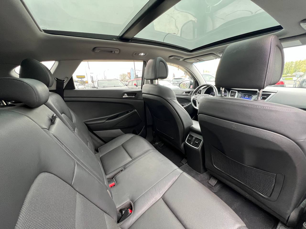 2017 Hyundai Tucson SE**Jamais Accidentee**SAAQ Certifie**TOIT OUVRANT PANORAMIQUE**SIEGE EN CUIR**CAMERA DE RECUL**SIEGES CHAUFFNATS AVANT ET ARRIERE**Volant Chauffant**Alerte d'angle Mort**MAGS** Image principale