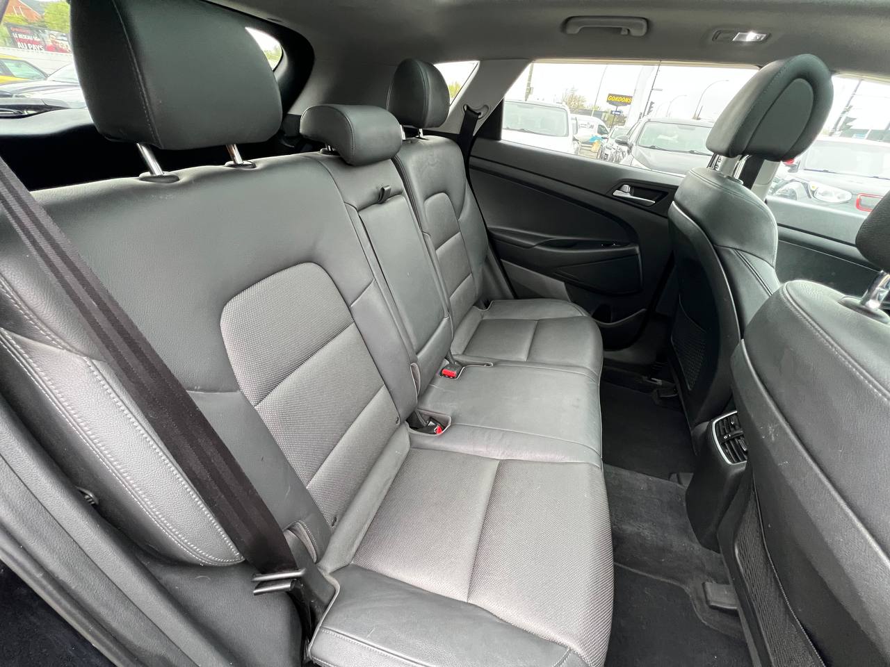2017 Hyundai Tucson SE**Jamais Accidentee**SAAQ Certifie**TOIT OUVRANT PANORAMIQUE**SIEGE EN CUIR**CAMERA DE RECUL**SIEGES CHAUFFNATS AVANT ET ARRIERE**Volant Chauffant**Alerte d'angle Mort**MAGS** Image principale