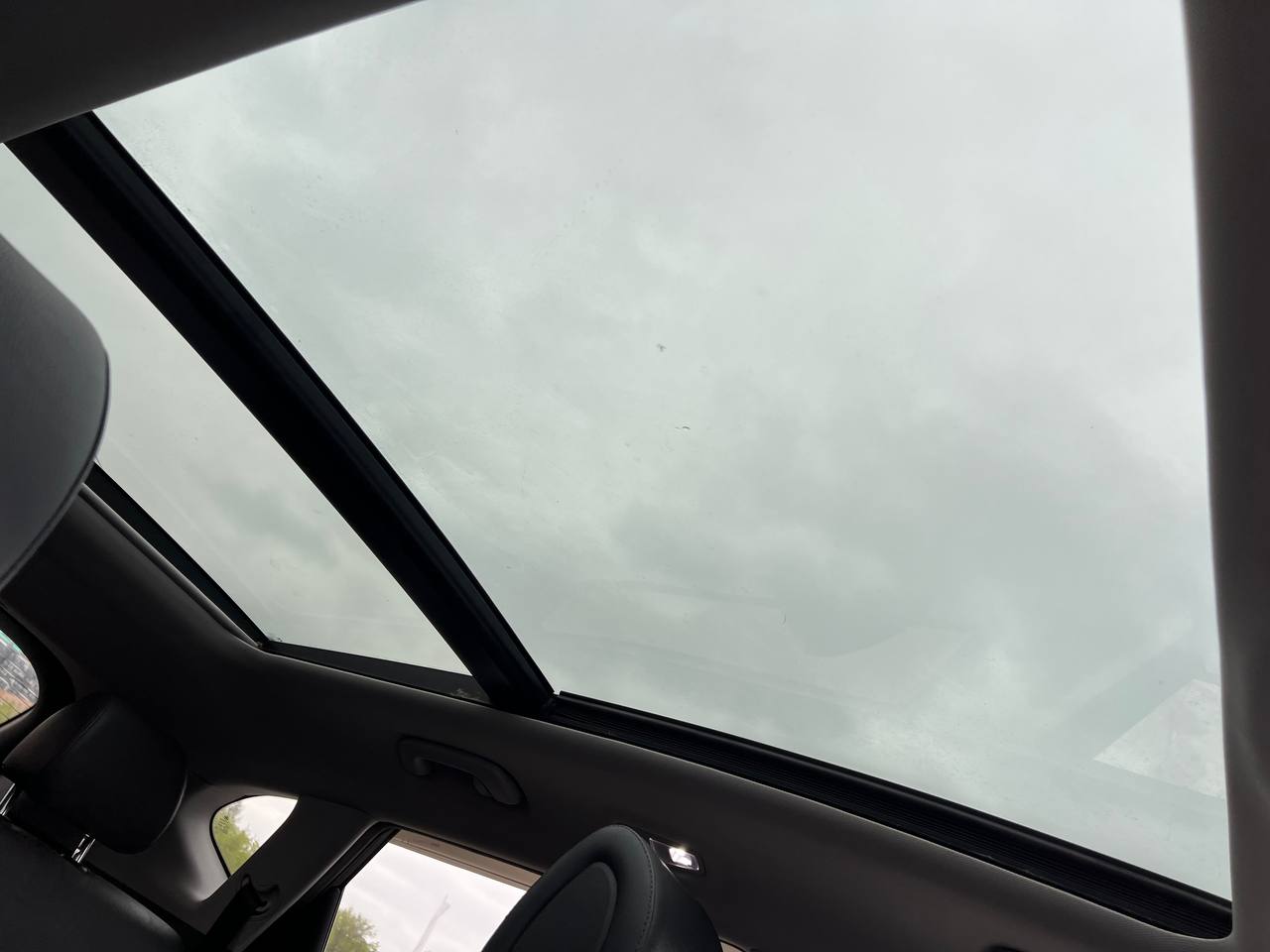 2017 Hyundai Tucson SE**Jamais Accidentee**SAAQ Certifie**TOIT OUVRANT PANORAMIQUE**SIEGE EN CUIR**CAMERA DE RECUL**SIEGES CHAUFFNATS AVANT ET ARRIERE**Volant Chauffant**Alerte d'angle Mort**MAGS** Image principale
