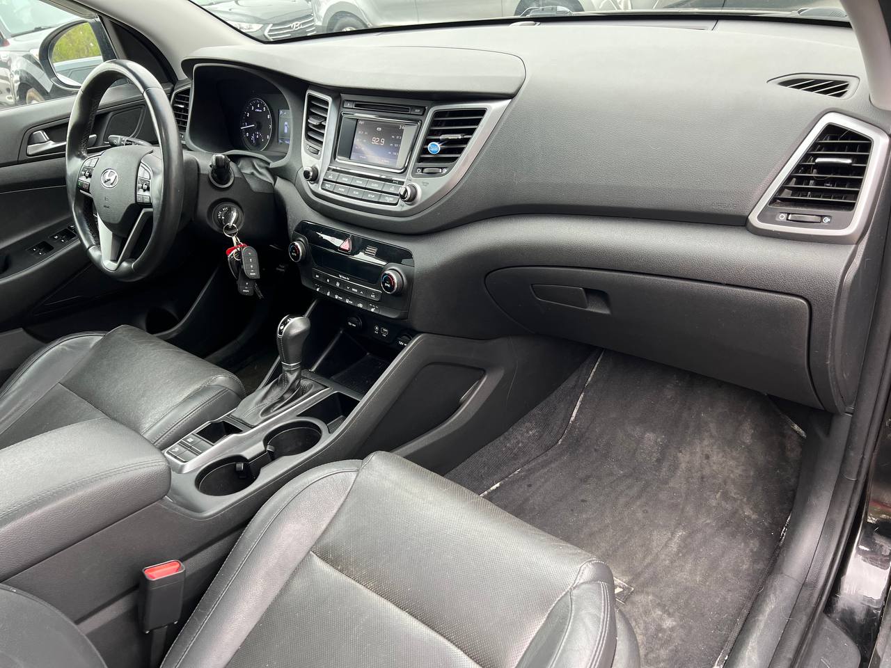 2017 Hyundai Tucson SE**Jamais Accidentee**SAAQ Certifie**TOIT OUVRANT PANORAMIQUE**SIEGE EN CUIR**CAMERA DE RECUL**SIEGES CHAUFFNATS AVANT ET ARRIERE**Volant Chauffant**Alerte d'angle Mort**MAGS** Image principale