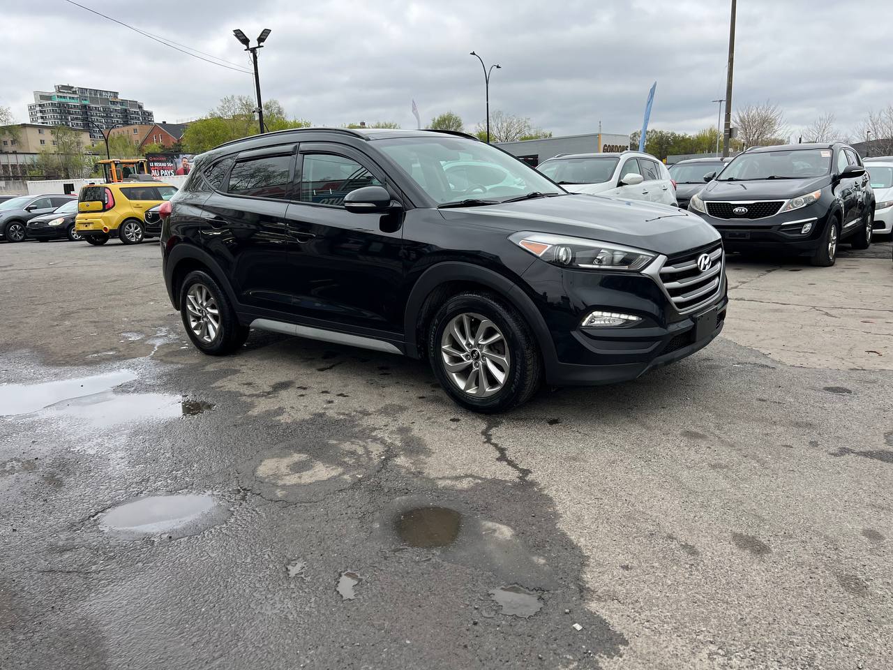 2017 Hyundai Tucson SE**Jamais Accidentee**SAAQ Certifie**TOIT OUVRANT PANORAMIQUE**SIEGE EN CUIR**CAMERA DE RECUL**SIEGES CHAUFFNATS AVANT ET ARRIERE**Volant Chauffant**Alerte d'angle Mort**MAGS** Image principale