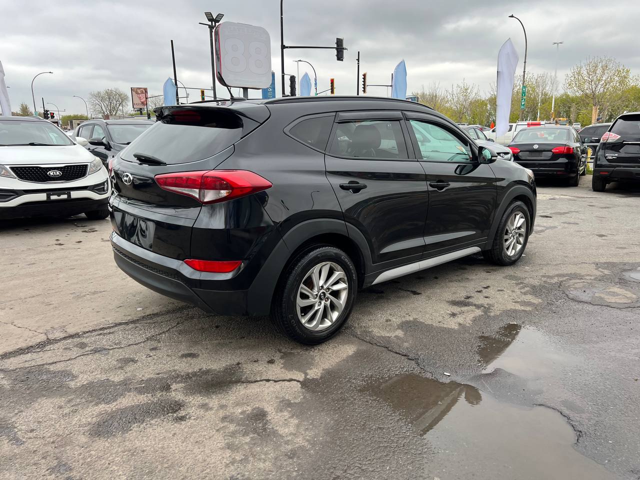 2017 Hyundai Tucson SE**Jamais Accidentee**SAAQ Certifie**TOIT OUVRANT PANORAMIQUE**SIEGE EN CUIR**CAMERA DE RECUL**SIEGES CHAUFFNATS AVANT ET ARRIERE**Volant Chauffant**Alerte d'angle Mort**MAGS** Image principale