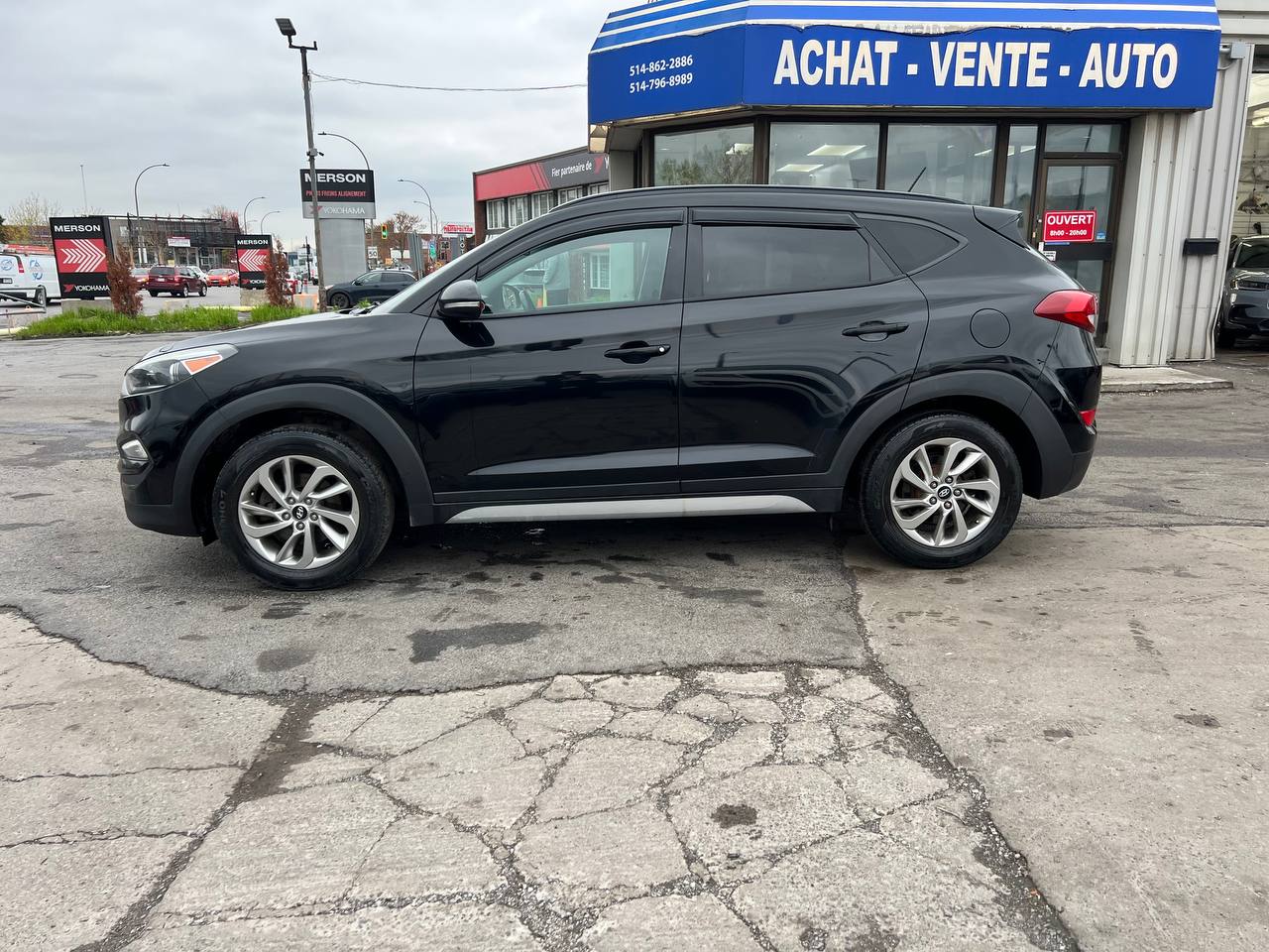 2017 Hyundai Tucson SE**Jamais Accidentee**SAAQ Certifie**TOIT OUVRANT PANORAMIQUE**SIEGE EN CUIR**CAMERA DE RECUL**SIEGES CHAUFFNATS AVANT ET ARRIERE**Volant Chauffant**Alerte d'angle Mort**MAGS** Image principale