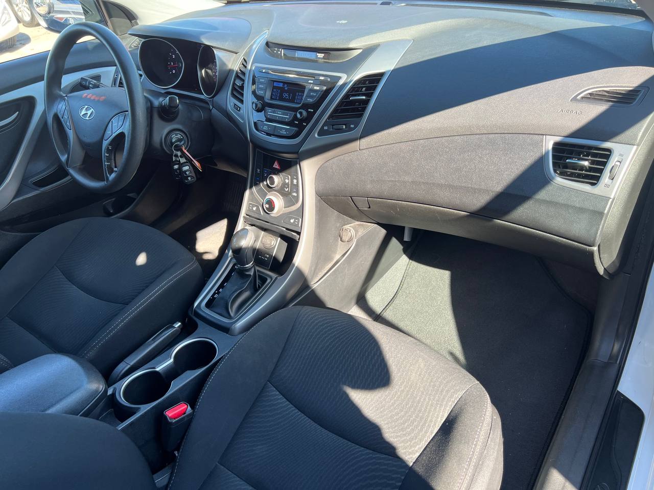 2015 Hyundai Elantra GL**SAAQ Certifie**Jamais Accidentee**SIEGES CHAUFFANTS** Image principale