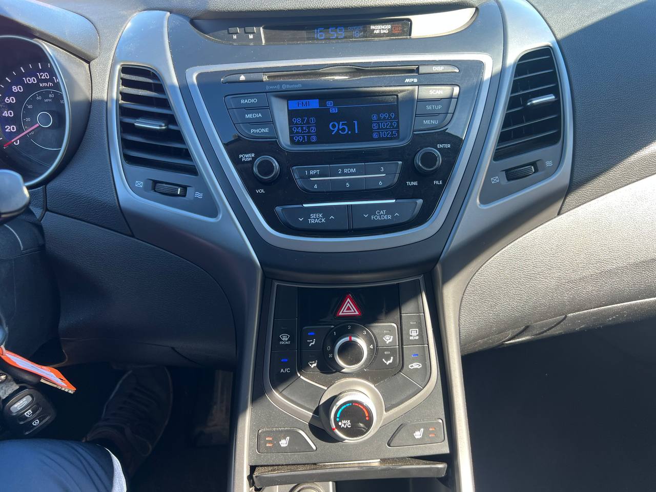 2015 Hyundai Elantra GL**SAAQ Certifie**Jamais Accidentee**SIEGES CHAUFFANTS** Image principale