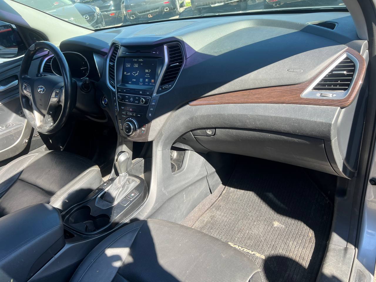 2017 Hyundai Santa Fe XL Limited XL**7 PASSAGERS**JAMAIS ACCIDENTEE**SAAQ CERTIFIEE**AWD**TOIT PANORAMIQUE**CAMERA DE RECUL**VOLANT CHAUFFANT**SIEGES CHAUFFANTS** Image principale