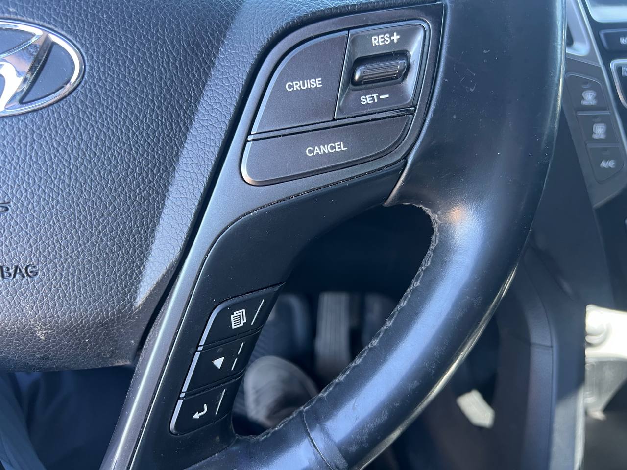 2017 Hyundai Santa Fe XL Limited XL**7 PASSAGERS**JAMAIS ACCIDENTEE**SAAQ CERTIFIEE**AWD**TOIT PANORAMIQUE**CAMERA DE RECUL**VOLANT CHAUFFANT**SIEGES CHAUFFANTS** Image principale