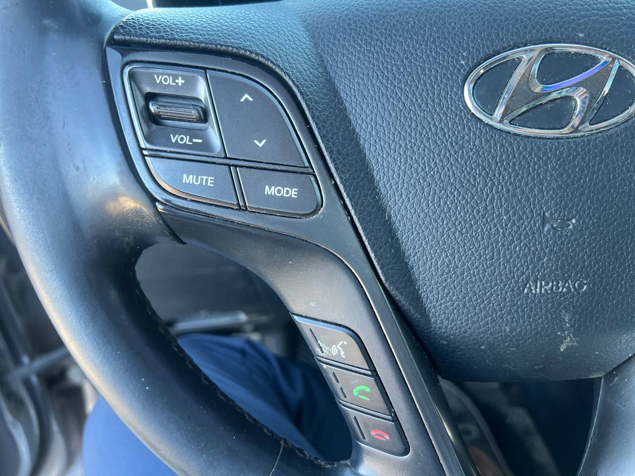 2017 Hyundai Santa Fe XL Limited XL**7 PASSAGERS**JAMAIS ACCIDENTEE**SAAQ CERTIFIEE**AWD**TOIT PANORAMIQUE**CAMERA DE RECUL**VOLANT CHAUFFANT**SIEGES CHAUFFANTS** Image principale