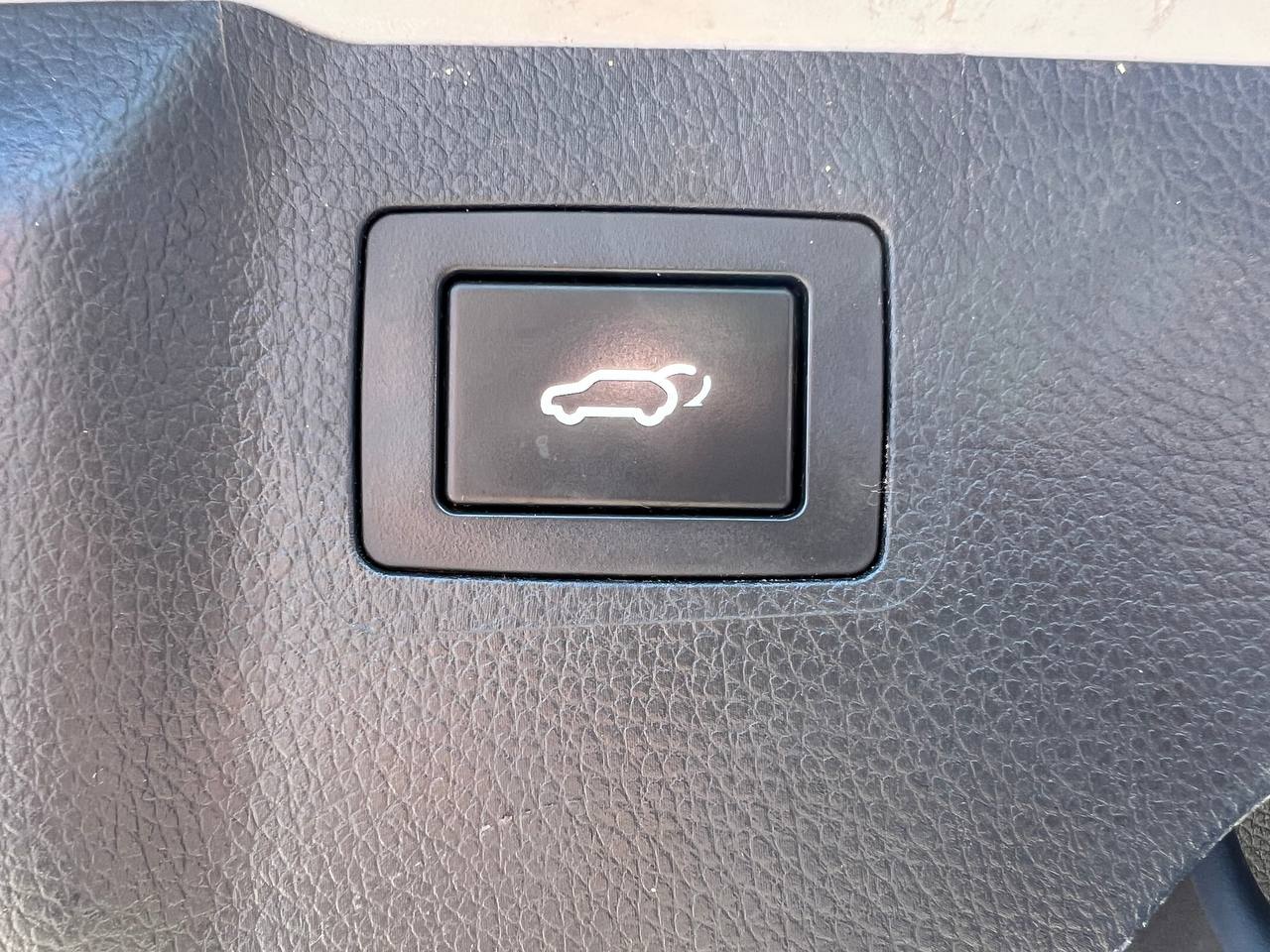2017 Hyundai Santa Fe XL Limited XL**7 PASSAGERS**JAMAIS ACCIDENTEE**SAAQ CERTIFIEE**AWD**TOIT PANORAMIQUE**CAMERA DE RECUL**VOLANT CHAUFFANT**SIEGES CHAUFFANTS** Image principale