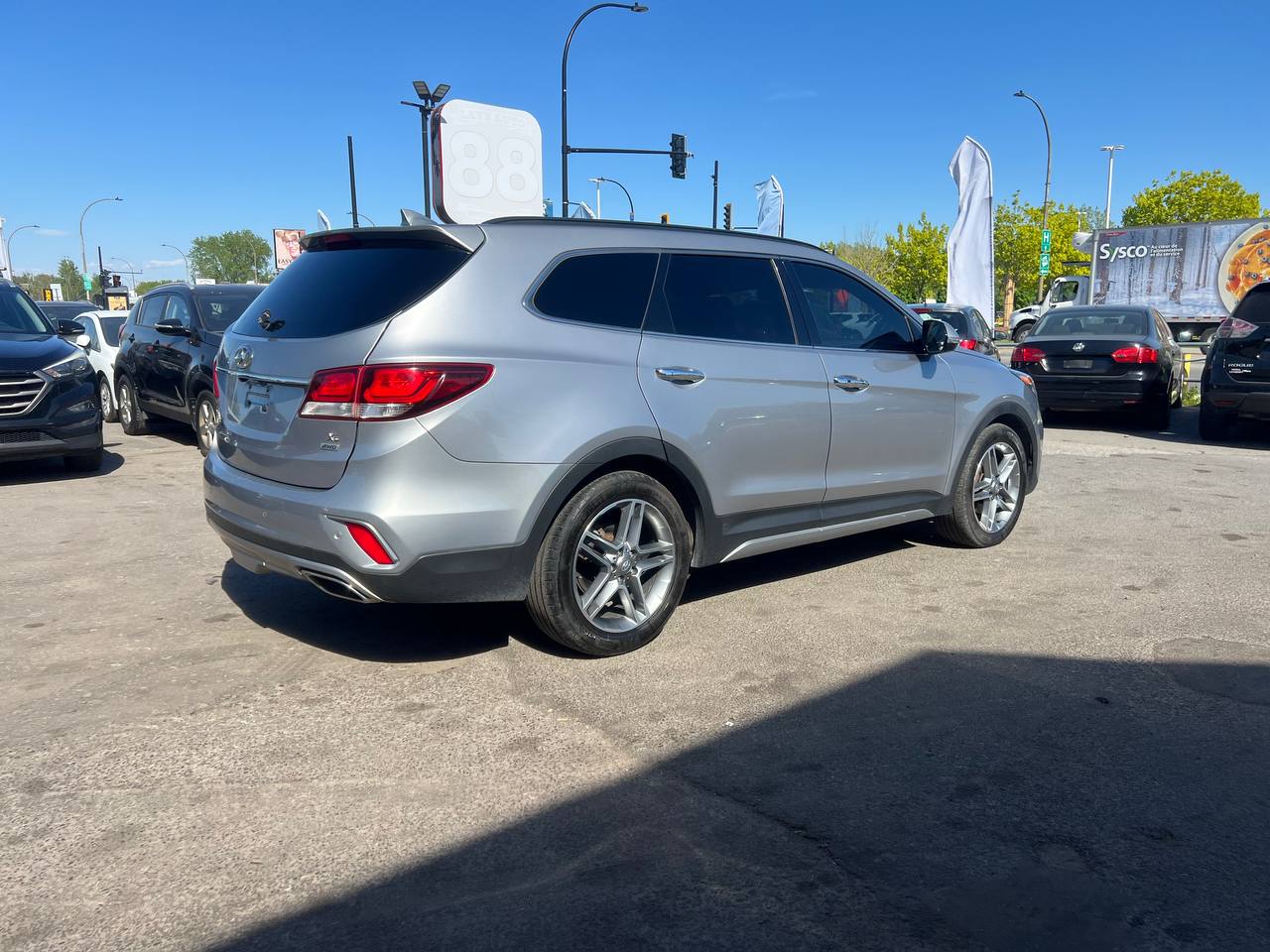 2017 Hyundai Santa Fe XL Limited XL**7 PASSAGERS**JAMAIS ACCIDENTEE**SAAQ CERTIFIEE**AWD**TOIT PANORAMIQUE**CAMERA DE RECUL**VOLANT CHAUFFANT**SIEGES CHAUFFANTS** Image principale