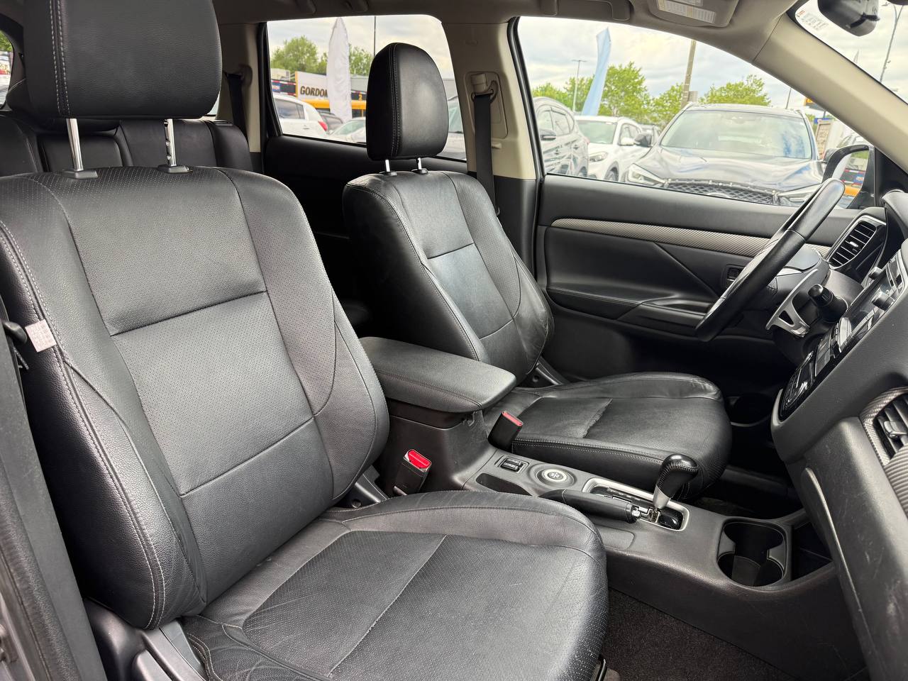 2015 Mitsubishi Outlander **GT**JAMAIS ACCIDENTEE**7 PASSAGERS**CUIR**NAVI**CAMERA DE RECUL**SIEGES CHAIFFANTS**MAGS** Image principale