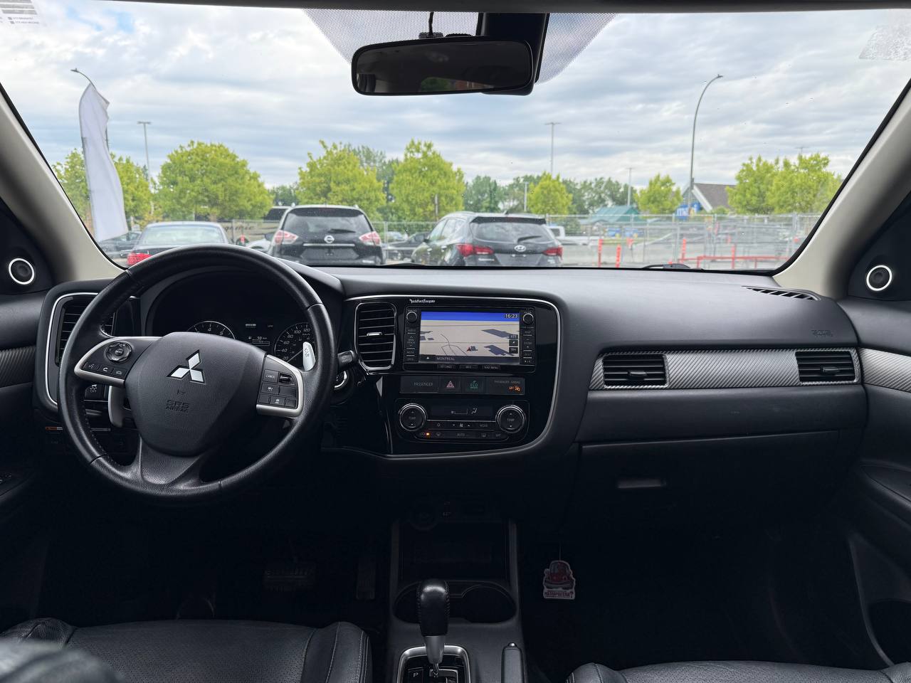 2015 Mitsubishi Outlander **GT**JAMAIS ACCIDENTEE**7 PASSAGERS**CUIR**NAVI**CAMERA DE RECUL**SIEGES CHAIFFANTS**MAGS** Image principale