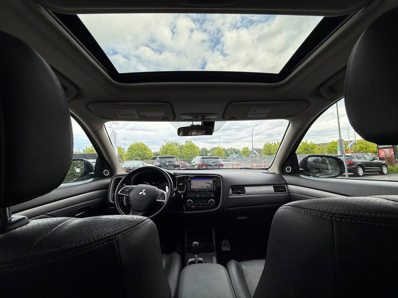 2015 Mitsubishi Outlander **GT**JAMAIS ACCIDENTEE**7 PASSAGERS**CUIR**NAVI**CAMERA DE RECUL**SIEGES CHAIFFANTS**MAGS** Image principale