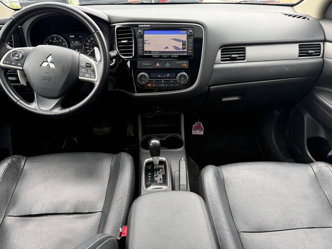 2015 Mitsubishi Outlander **GT**JAMAIS ACCIDENTEE**7 PASSAGERS**CUIR**NAVI**CAMERA DE RECUL**SIEGES CHAIFFANTS**MAGS** Image principale