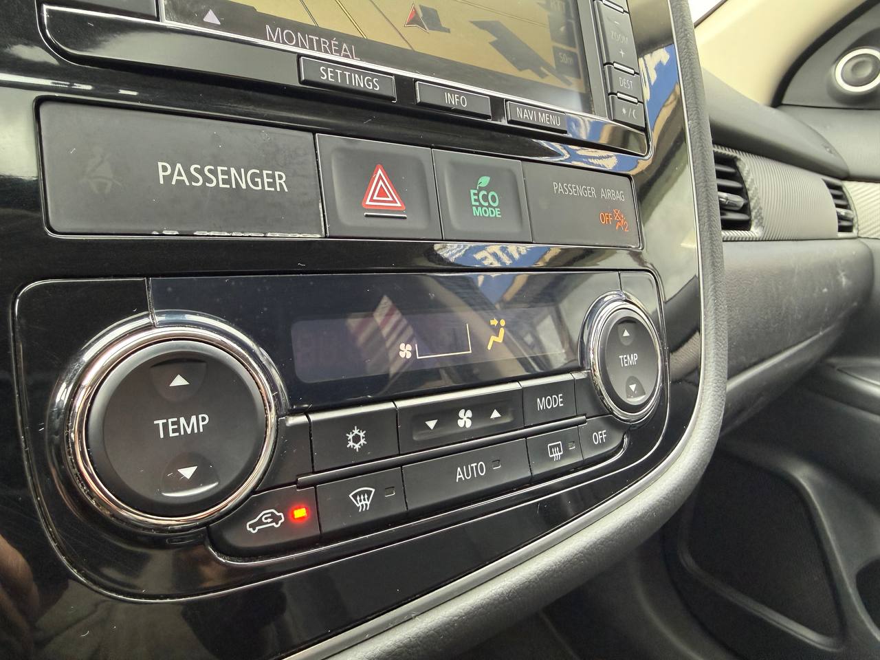 2015 Mitsubishi Outlander **GT**JAMAIS ACCIDENTEE**7 PASSAGERS**CUIR**NAVI**CAMERA DE RECUL**SIEGES CHAIFFANTS**MAGS** Image principale
