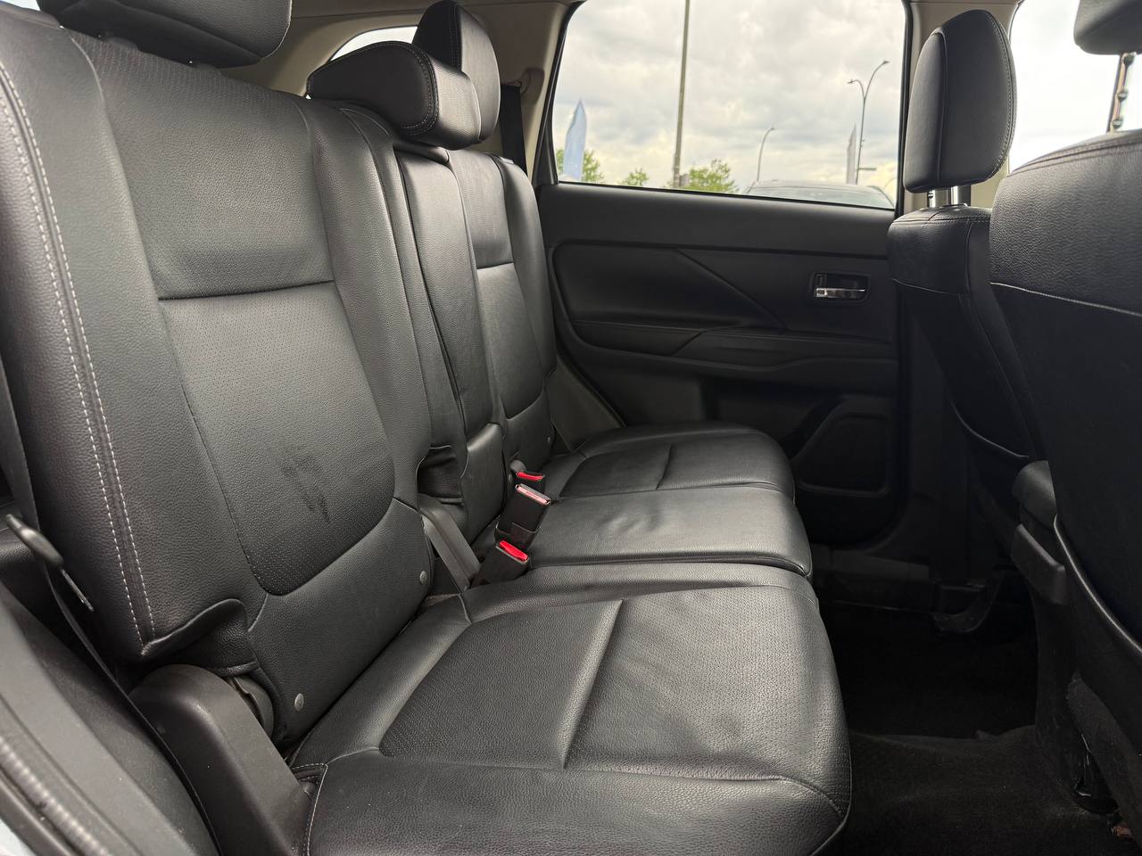 2015 Mitsubishi Outlander **GT**JAMAIS ACCIDENTEE**7 PASSAGERS**CUIR**NAVI**CAMERA DE RECUL**SIEGES CHAIFFANTS**MAGS** Image principale