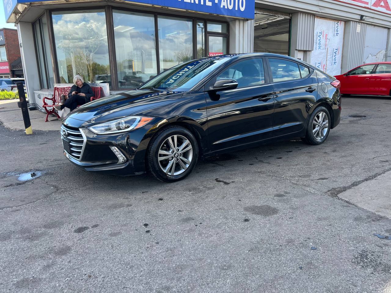 2017 Hyundai Elantra GL**SAAQ Certifie**CAR PLAY**CAMERA DE RECULE**SIEGES CHAUFFANTS**VOLANT CHAUFFANTS**ANGLE MORT**MAGS** Image principale