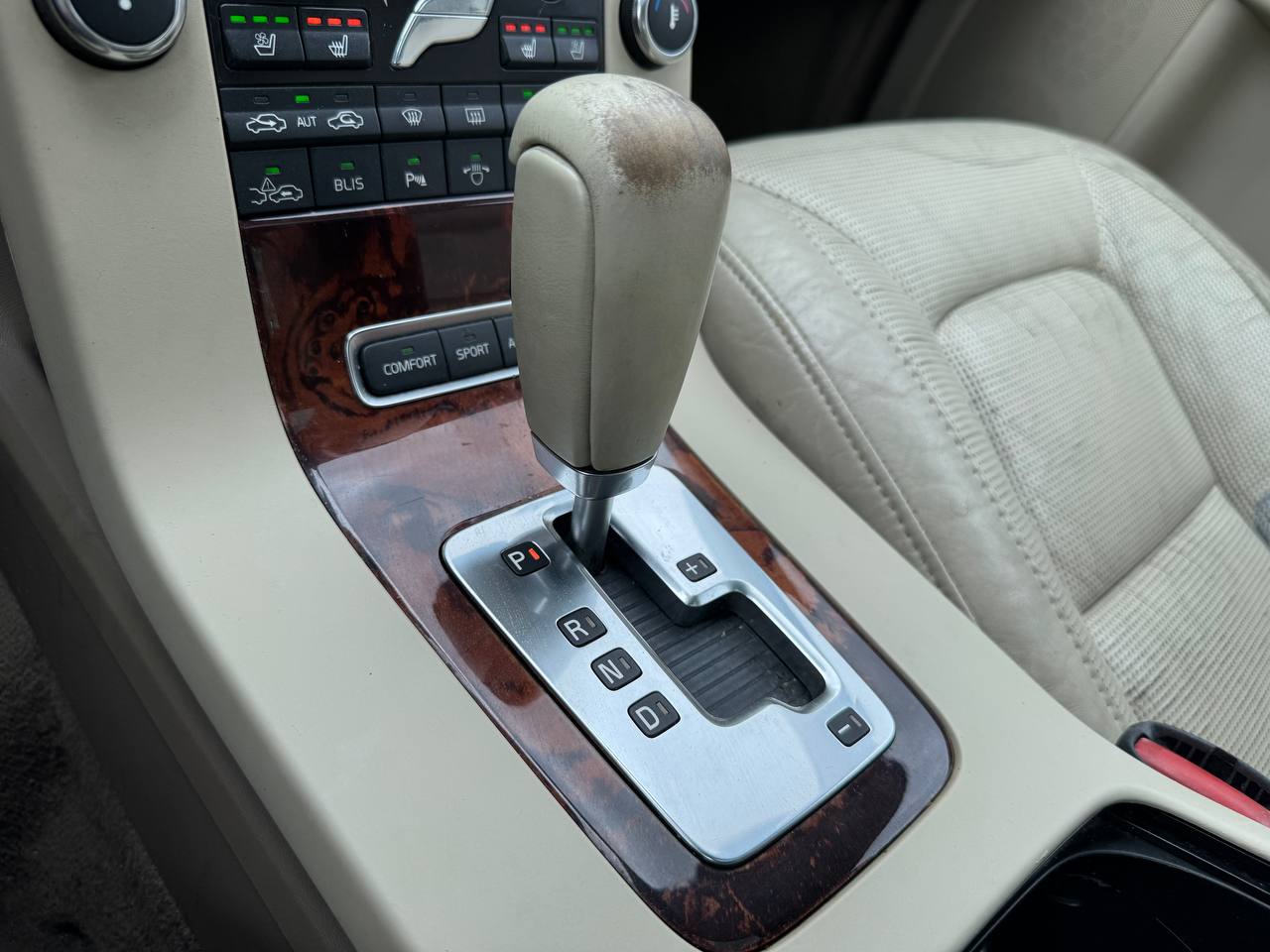 2008 Volvo S80 S80 3.2 AWD **TOIT OUVRANT**SIÈGES VENTILLÉS & CHAUFFANTS**CUIR**DÉTECTEUR D'ANGLES MORTS**PUSH TO START**KEYLESS ENTRY**RÉGULATEUR DE VITESSE ADAPTATIF**SIÈGES ÉLÉCTRIQUES** Image principale