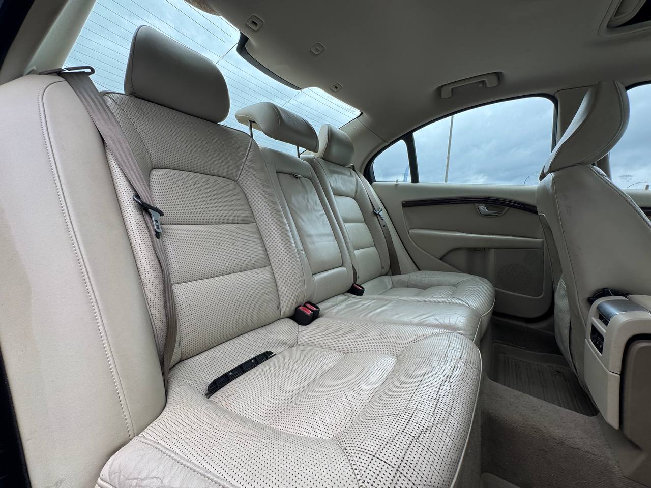 2008 Volvo S80 S80 3.2 AWD **TOIT OUVRANT**SIÈGES VENTILLÉS & CHAUFFANTS**CUIR**DÉTECTEUR D'ANGLES MORTS**PUSH TO START**KEYLESS ENTRY**RÉGULATEUR DE VITESSE ADAPTATIF**SIÈGES ÉLÉCTRIQUES** Image principale