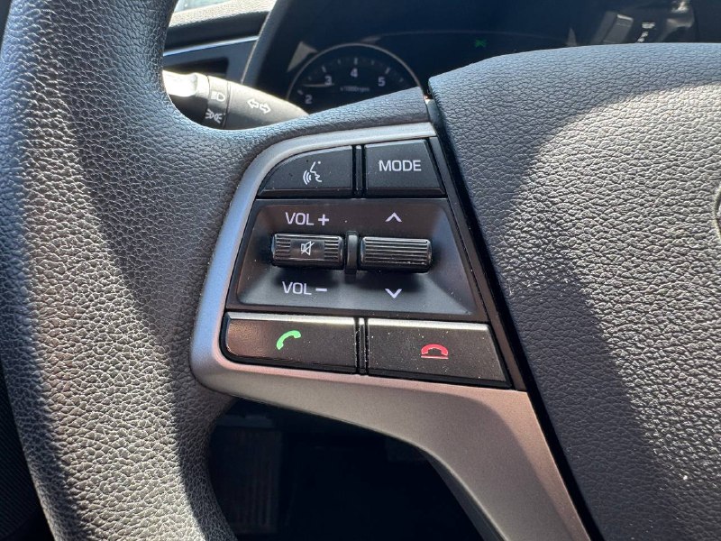 2017 Hyundai Elantra LE Image principale