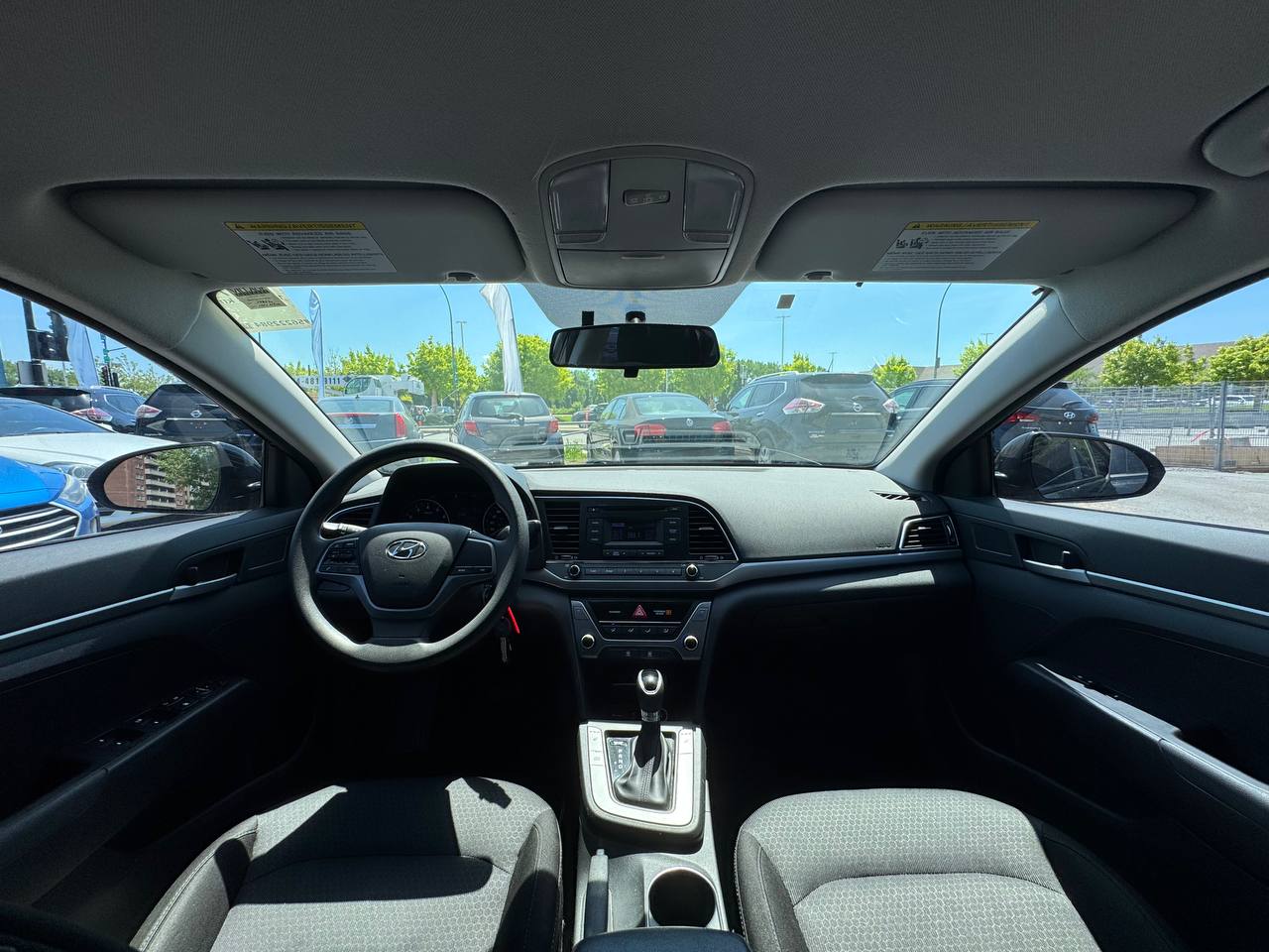 2017 Hyundai Elantra LE Image principale