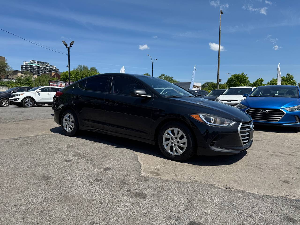 2017 Hyundai Elantra LE Image principale