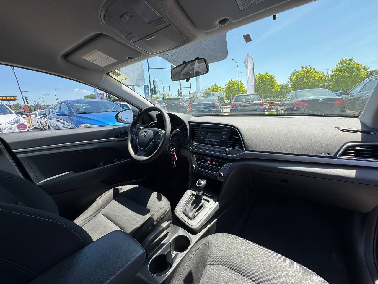 2017 Hyundai Elantra LE Image principale