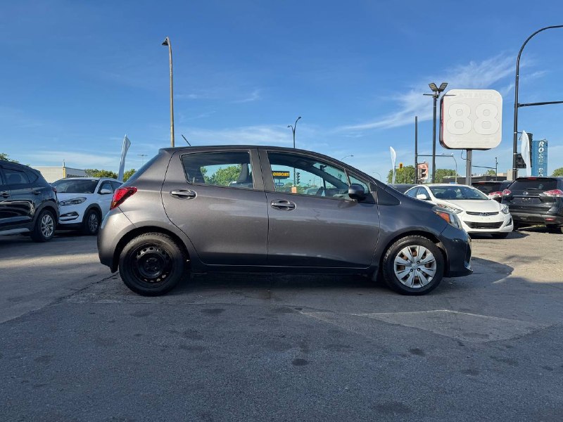 2016 Toyota Yaris LE**Jamais Accidente** Image principale