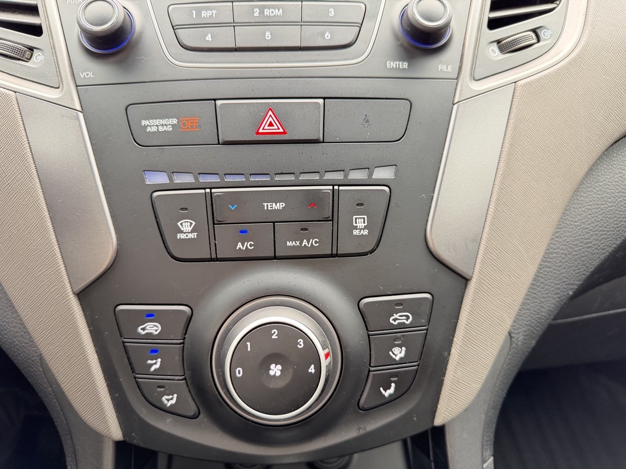 2016 Hyundai Santa Fe Sport JAMAIS ACCIDENTEE**SAAQ CERTIFIEE**UNE SEULE PROPRIO**2.4L**SIEGES CHAUFFANTS**MAGS**EN SPECIAL** Image principale