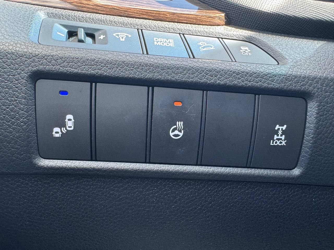 2017 Hyundai Santa Fe Sport SE**AWD**SAAQ CERTIFIEE**TOIT OUVRANT PANORAMIQUE**SIEGE EN CUIR**CAMERA DE RECUL**SIEGES CHAUFFNATS AVANT ET ARRIERE**Volant Chauffant**Alerte d'angle Mort**MAGS** Image principale