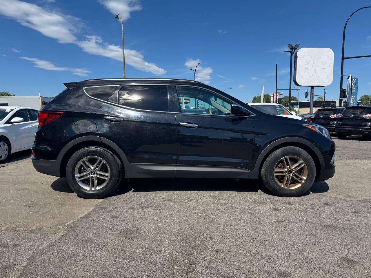2017 Hyundai Santa Fe Sport SE**AWD**SAAQ CERTIFIEE**TOIT OUVRANT PANORAMIQUE**SIEGE EN CUIR**CAMERA DE RECUL**SIEGES CHAUFFNATS AVANT ET ARRIERE**Volant Chauffant**Alerte d'angle Mort**MAGS** Image principale