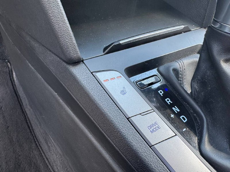 2017 Hyundai Elantra LE **SIÈGES CHAUFFANTS**BLUETOOTH**SELECTEUR DE MODES DE CONDUITE**ÉCONOMIQUE** Financement 1Ère, 2e et 3e chance !! 100% ApprouvÉ Image principale