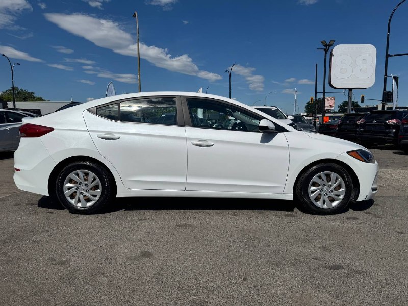2017 Hyundai Elantra LE **SIÈGES CHAUFFANTS**BLUETOOTH**SELECTEUR DE MODES DE CONDUITE**ÉCONOMIQUE** Financement 1Ère, 2e et 3e chance !! 100% ApprouvÉ Image principale