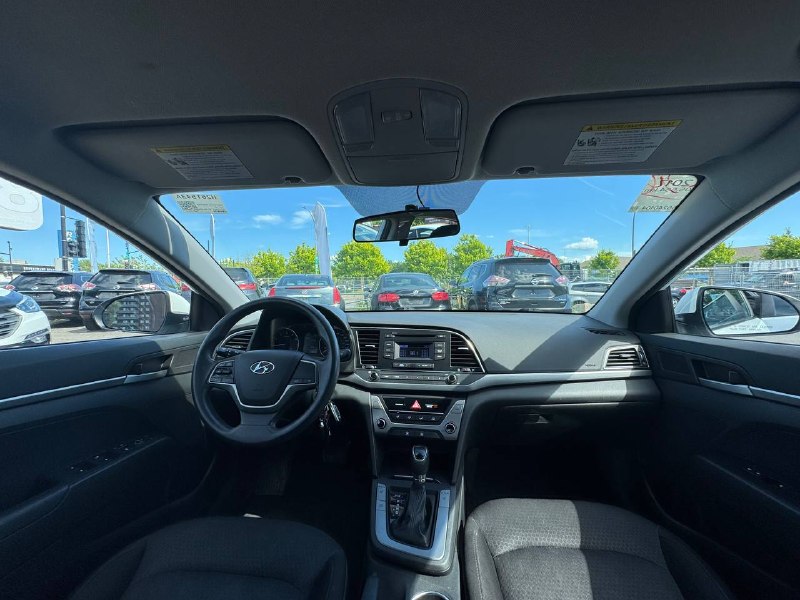 2017 Hyundai Elantra LE **SIÈGES CHAUFFANTS**BLUETOOTH**SELECTEUR DE MODES DE CONDUITE**ÉCONOMIQUE** Financement 1Ère, 2e et 3e chance !! 100% ApprouvÉ Image principale
