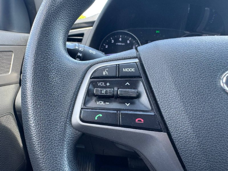 2017 Hyundai Elantra LE **SIÈGES CHAUFFANTS**BLUETOOTH**SELECTEUR DE MODES DE CONDUITE**ÉCONOMIQUE** Financement 1Ère, 2e et 3e chance !! 100% ApprouvÉ Image principale