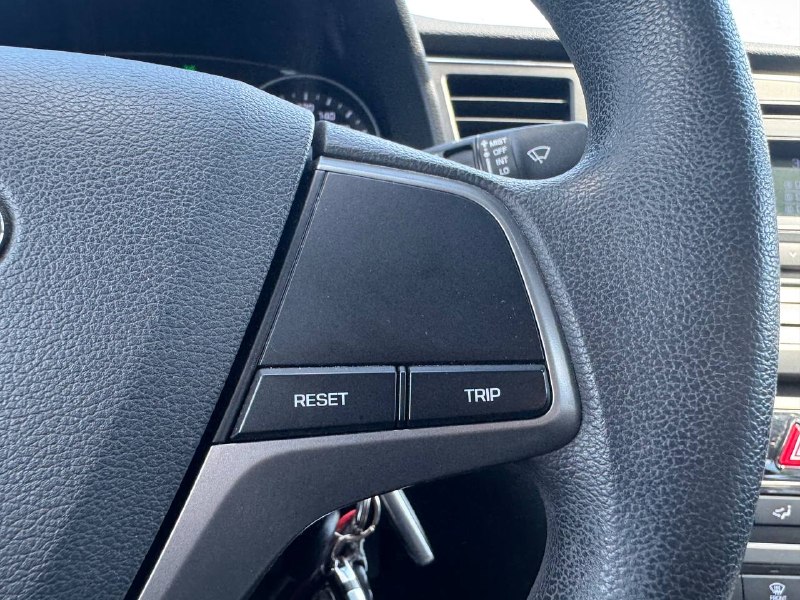 2017 Hyundai Elantra LE **SIÈGES CHAUFFANTS**BLUETOOTH**SELECTEUR DE MODES DE CONDUITE**ÉCONOMIQUE** Financement 1Ère, 2e et 3e chance !! 100% ApprouvÉ Image principale