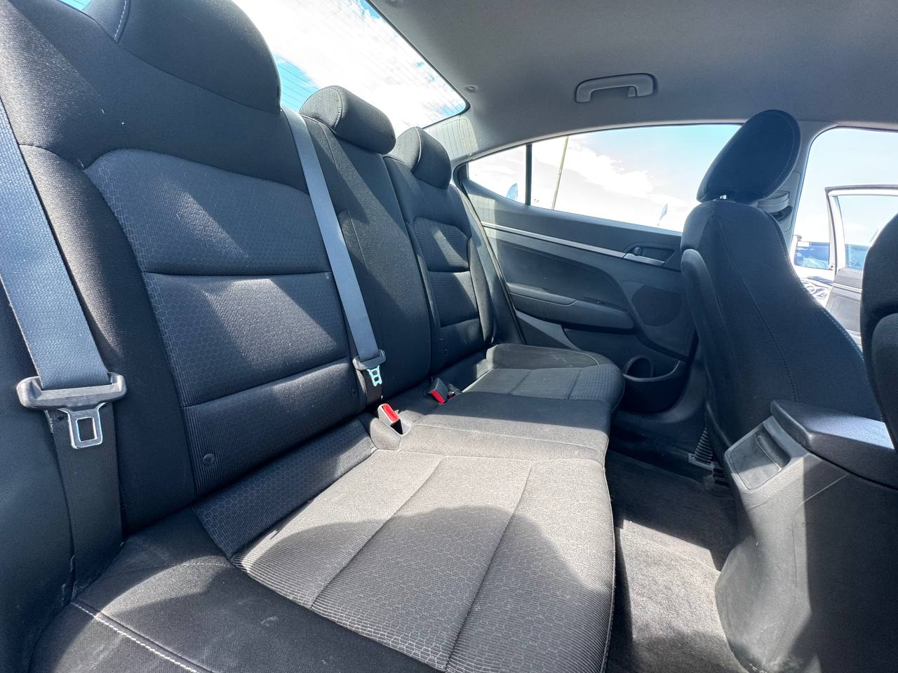 2017 Hyundai Elantra LE **SIÈGES CHAUFFANTS**BLUETOOTH**SELECTEUR DE MODES DE CONDUITE**ÉCONOMIQUE** Financement 1Ère, 2e et 3e chance !! 100% ApprouvÉ Image principale