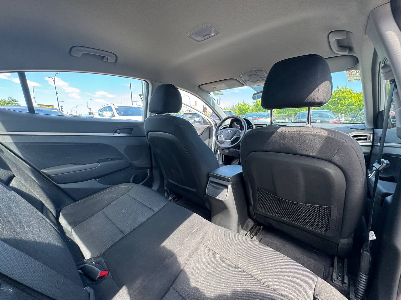 2017 Hyundai Elantra LE **SIÈGES CHAUFFANTS**BLUETOOTH**SELECTEUR DE MODES DE CONDUITE**ÉCONOMIQUE** Financement 1Ère, 2e et 3e chance !! 100% ApprouvÉ Image principale